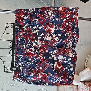 NWT Bandolino floral Amy Short. Size 14.